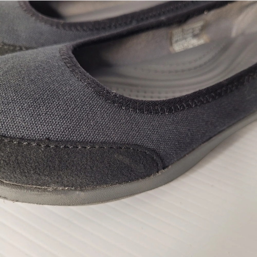 CROCS Comfort Slip On Black Shoes Size 6 Ballet Flats - Picture 2 of 9